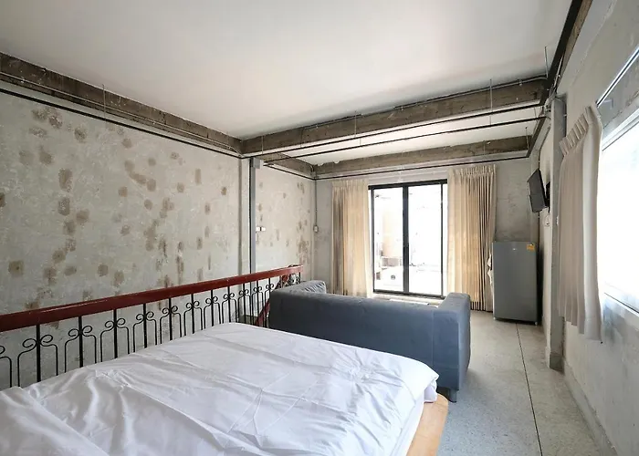 招待所 Ep1 Shophouse